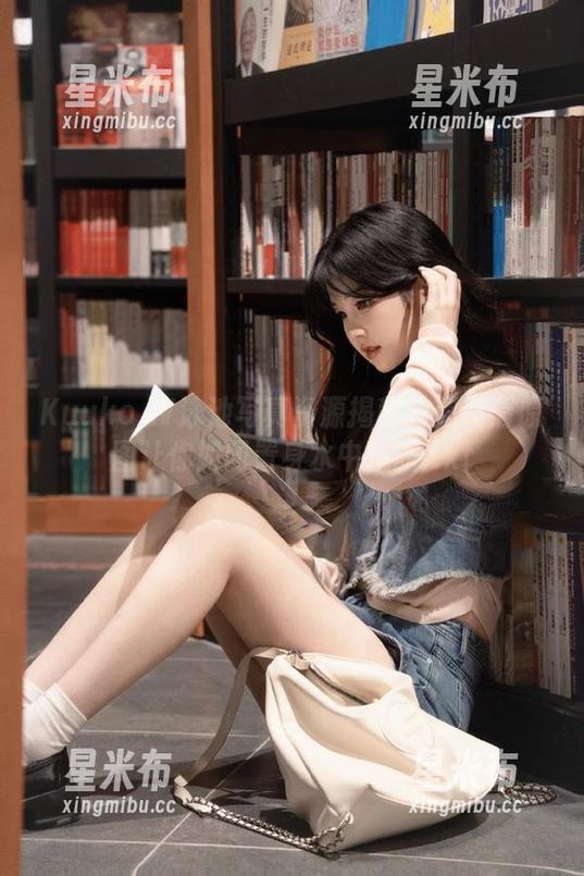 Kuuko W泳池写真资源揭秘：超高清原图让你如同置身水中乐园.txt
